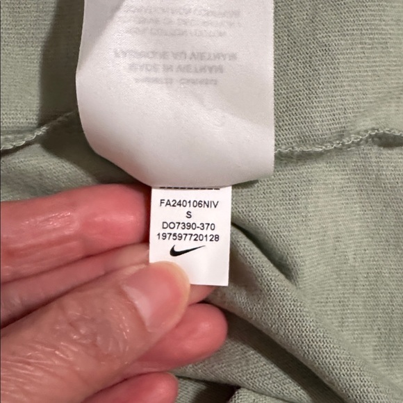 Nike Sportswear Premium Essentials Long Sleeve Crew Tee Loose Green 2024 NWT-S - Picture 12 of 12